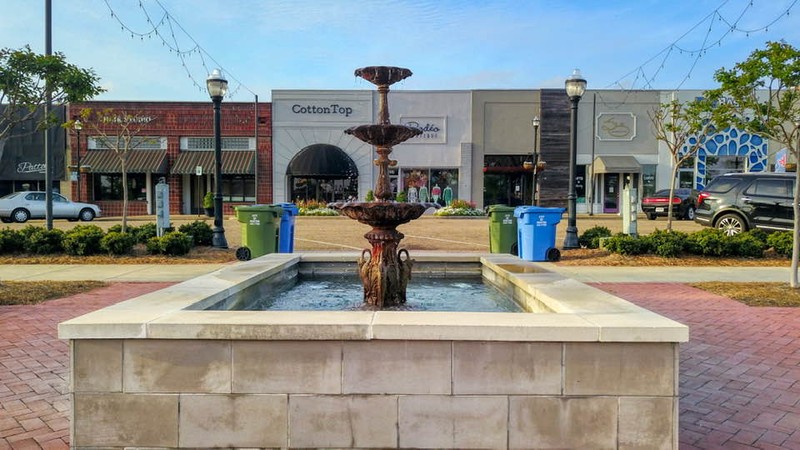 Historic fountain in Railroad Park