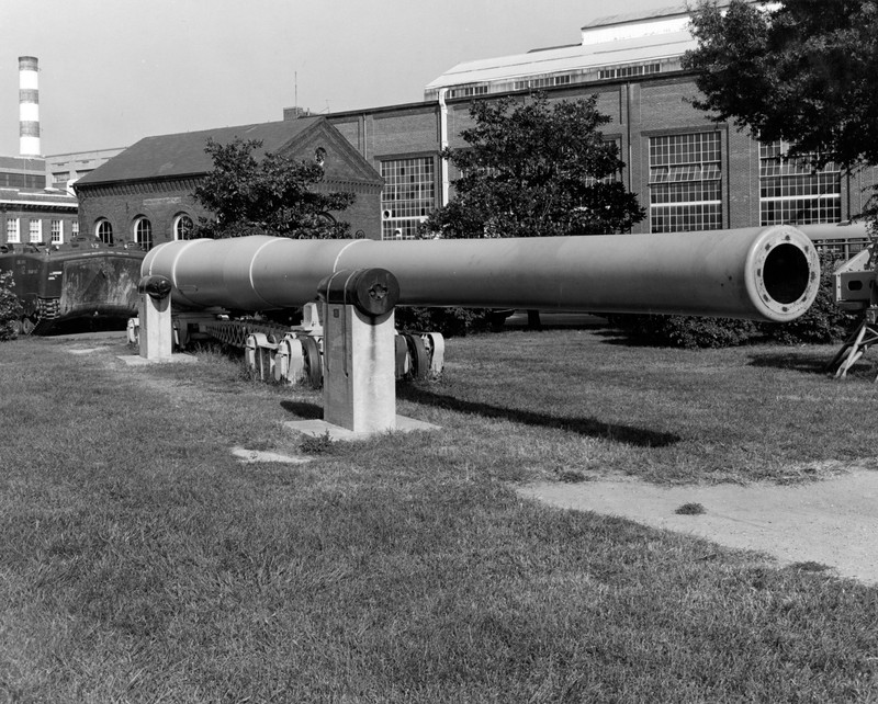 Public Domain Photo of the type of gun once housed at Battery Steele.  This photograph was taken at East Willard Park, Washington Navy Yard, D.C., in October 1974 by the United States Navy.