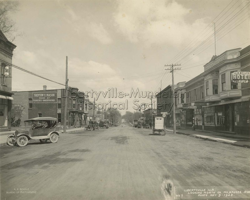 Looking north on Milwaukee Avenue, 1923. Proctor Building is on the right.