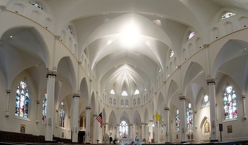 Photograph of the interior of the Cathedral, by Erwinmeier of Wikimedia Commons