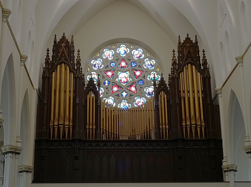 Photograph of the pipe organ housed in the Cathedral, by Erwinmeier of Wikimedia Commons