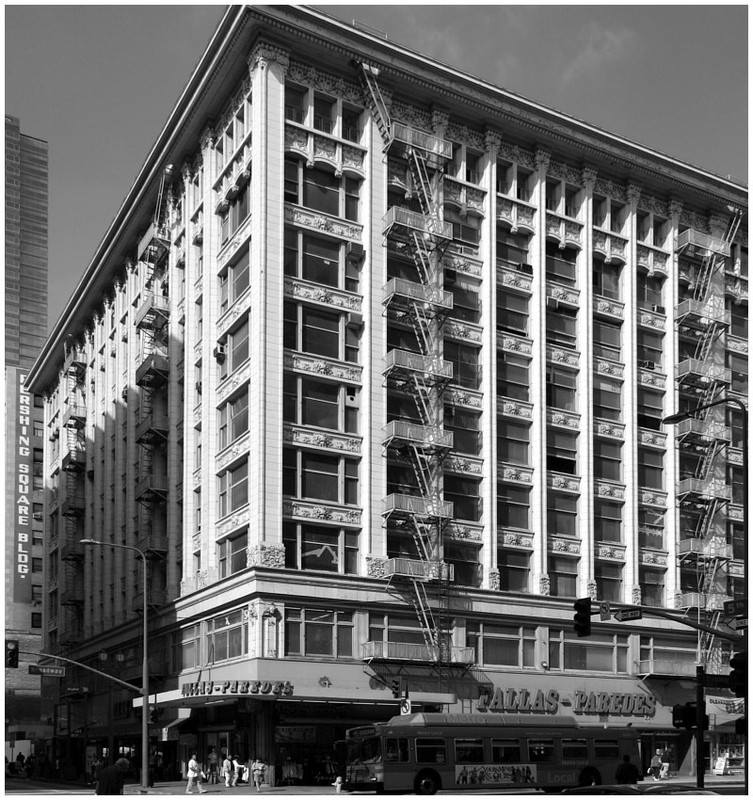 A Black and white shot of the Metropolitan Building.