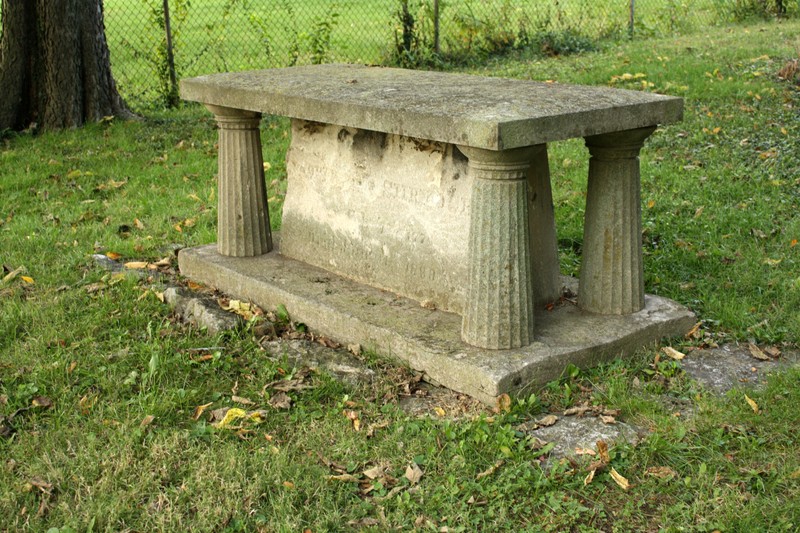 Tomb that can double as a seat