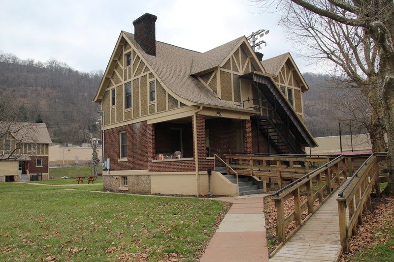 276 Richland Avenue, facing SE, taken March 2017, photo courtesy of Christina Rieth