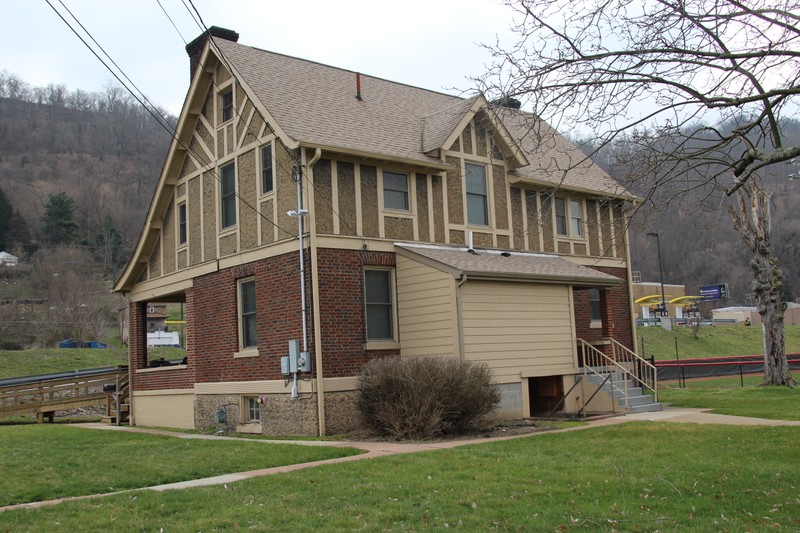 275 Richland Avenue, facing SE, taken March 2017, photo courtesy of Christina Rieth