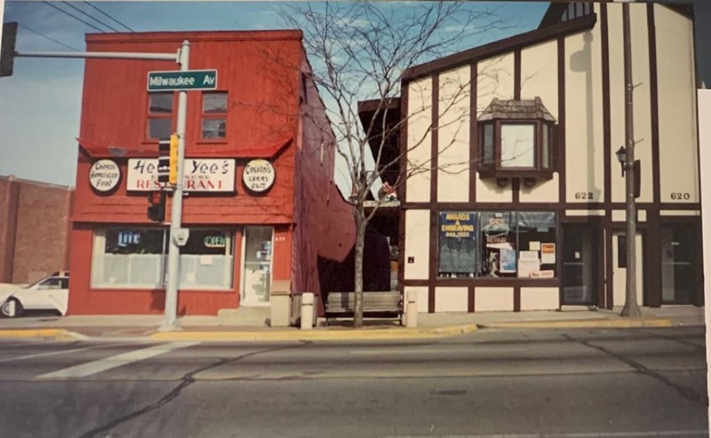 620-622 N. Milwaukee Avenue, 1994