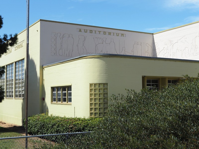 Kit Carson School