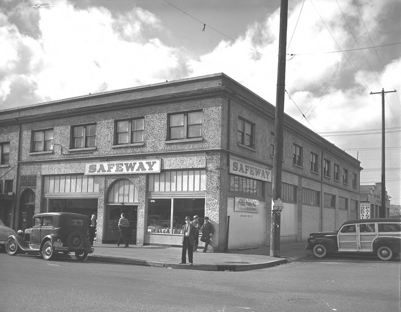 Safeway Store in Hallock Building of 1927 on South Tacoma Way