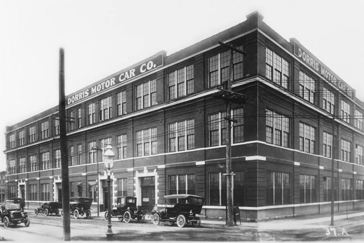 Exterior of the Dorris Motor Company building (early 20th Century)