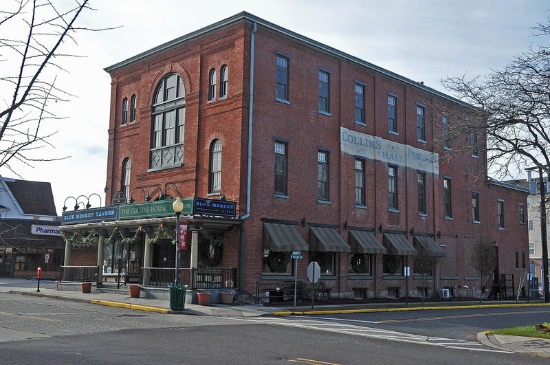 2007 photo of Collins and Pancoast Hall