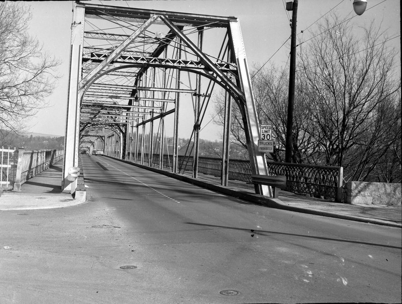 Walnut Street Bridge in the late 1950s.