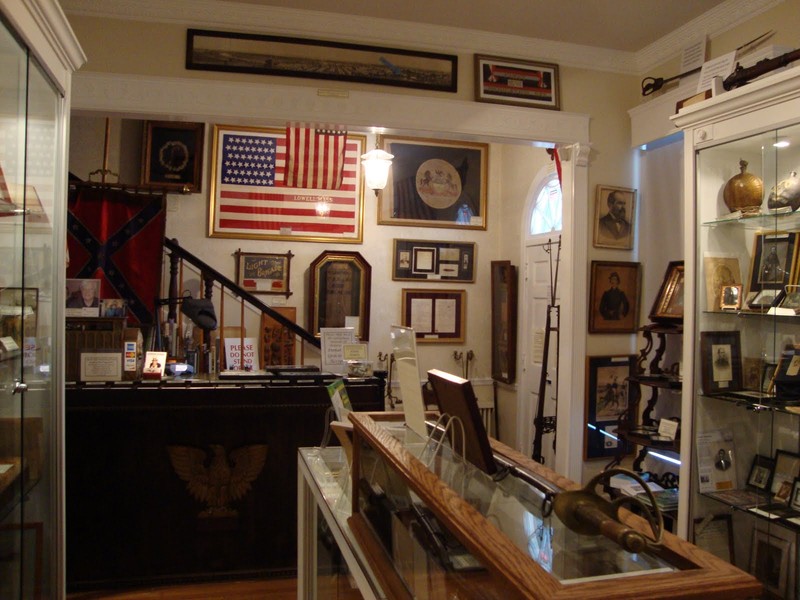 The Gettysburg Museum of History opened in 2009 and displays and sells artifacts related to military history. 