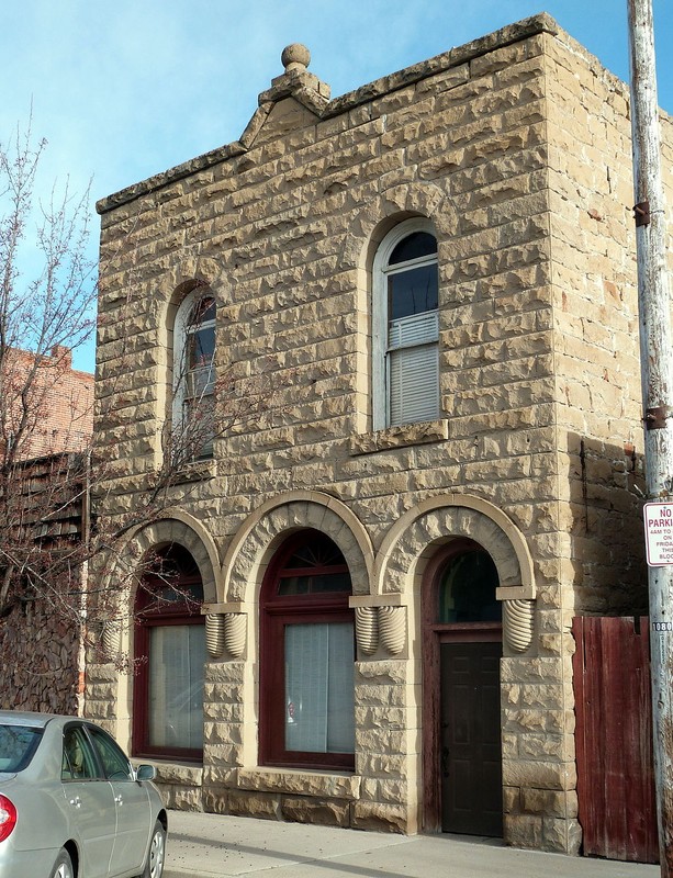 Built in 1901, the First Bank of Vale is a fine example of Richardsonian Romanesque architecture. The bank helped finance the construction of the former Vale Hotel building, which is located across the street.