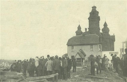 Crowds gather at Bellingham's City Hall on September 5th, 1907, the day following the riot. The old city hall is now the Whatcom Museum