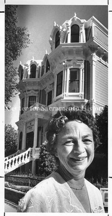 Edith Adele Bellmer in 1983, with the Heilbron House in background. A descendant of Heilbron, she lived in the house until 1942, and was present at its centennial in 1981. (Center for Sacramento History).