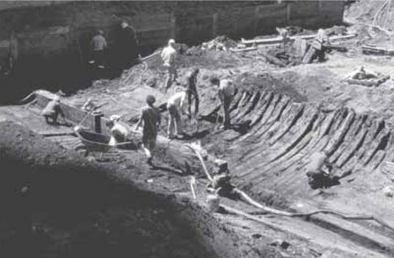 Archaeologists excavating the hull of the ship Niantic, which was discovered in 1978 in San Francisco's Financial District when a construction crew was digging a foundation for a new hotel.