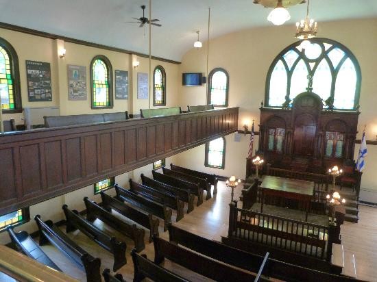 Interior photograph of Etz Chaim Synagogue, provided by the Etz Chaim Official Facebook Page