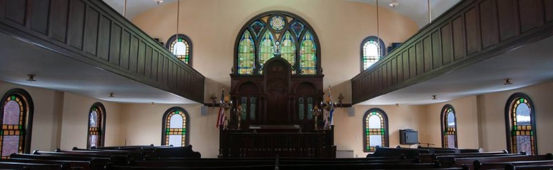 Interior panoramic photograph of Etz Chaim Synagogue, provided by the Etz Chaim Official Facebook Page