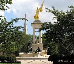 The Francis Scott Key monument located in Baltimore, Maryland prior to the vandalizing that took place in September 2017. You can notice how large and well put-together the monument is. Somebody spent a lot of money and time to get this monument built.