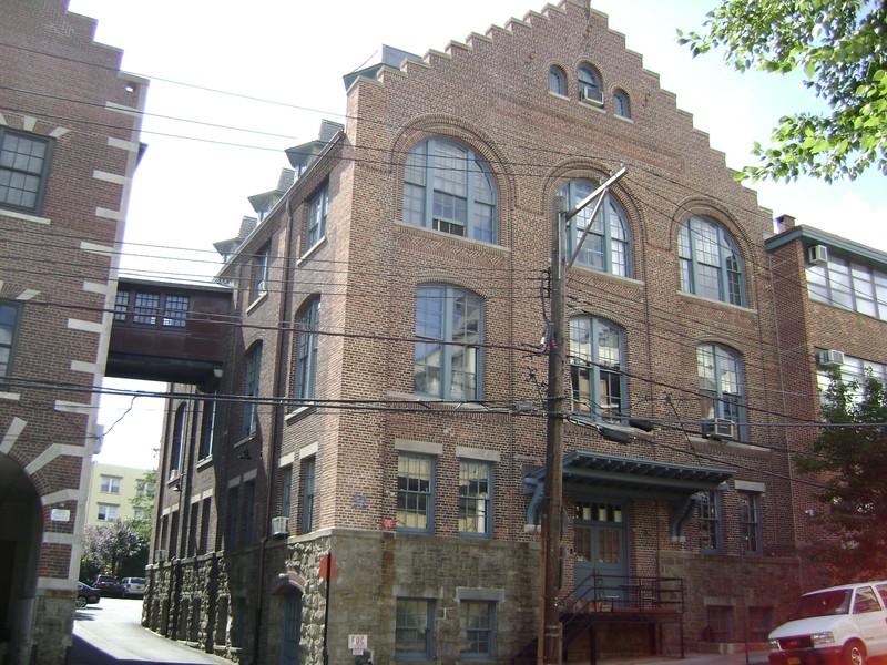 Knickerbocker Press Building.