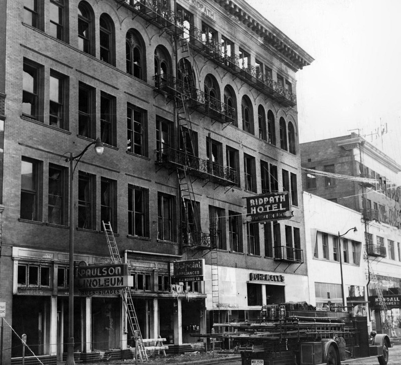 Original four-story hotel, after the 1950 fire. Source: Spokesman-Review Photo Archive.