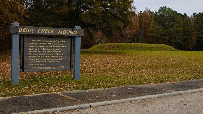 The site includes this sign in front of the mound, which dates back to 1100-1300 A.D.