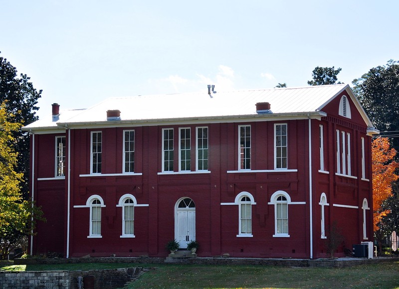 The Old Courthouse Museum was originally built in 1870 but was rebuilt in its current form in 1889.