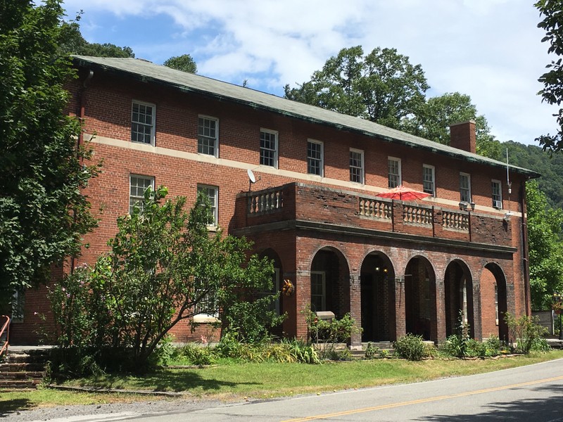 Elkhorn Inn