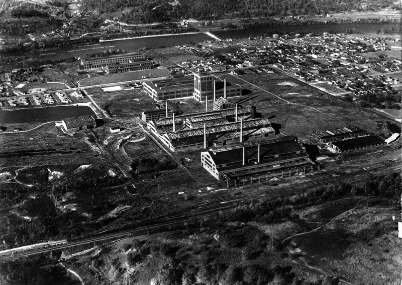 A 1930s aerial shot of the NOP, looking north toward the Kanawha River. Neighboring Oakes Field, to the east, has not yet been constructed, and Carnegie Steel would add extensions to some of the largest buildings in 1941.