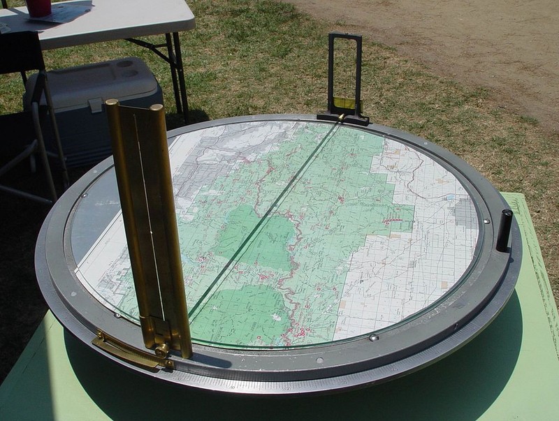 An Osborne Fire Finder alidade, used to calculate the coordinates of a fire. Photo courtesy of Charles White, https://commons.wikimedia.org/w/index.php?curid=45478559.