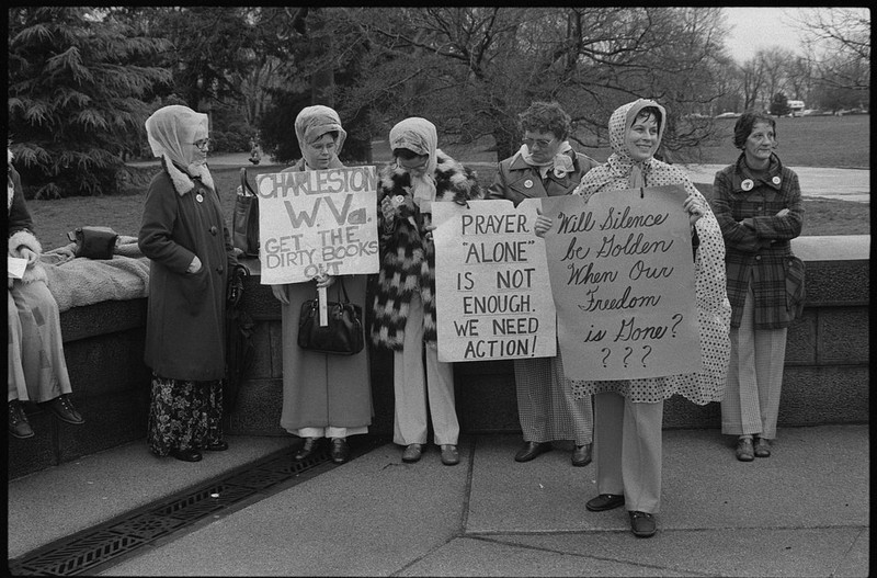 The controversy spills over nationwide: women from Boston, MA and Charleston, WV protest the new textbooks in Washington D.C. (Library of Congress).