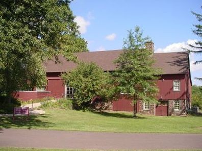 The barn situated next to the house.