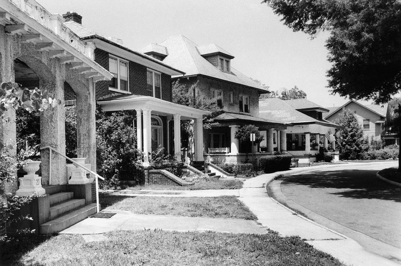 Bungalow and Foursquare houses in the nearby Centre Hill Historic District.