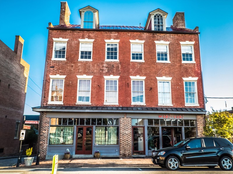 The Nathaniel Friend House is a beautiful surviving example of Federal architecture in Petersburg. 