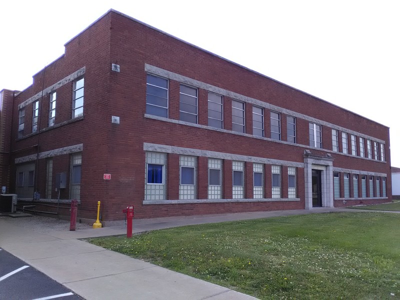 Former Kaut-Reith and Steadley Company building, 2017. Above the main door was a limestone tablet that read "Steadley Company," but it has been removed.