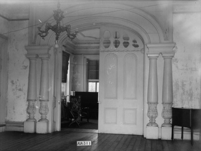 The entrance to the dining room was taken by Alex Bush in 1935 as part of the Historic American Buildings Survey.