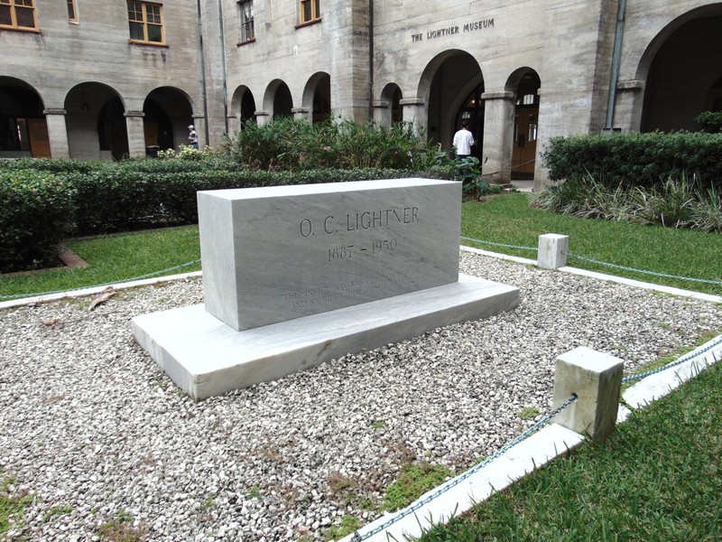 Stone with Otto Lightner written on it.