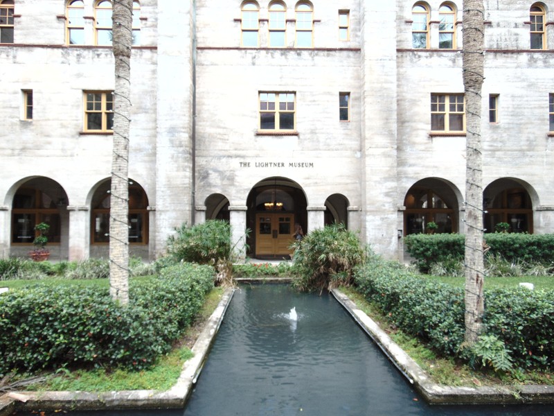 Look at the front entrance of the museum.