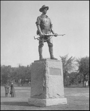 A photograph of the original statue of 1906 at the University of Minnesota.