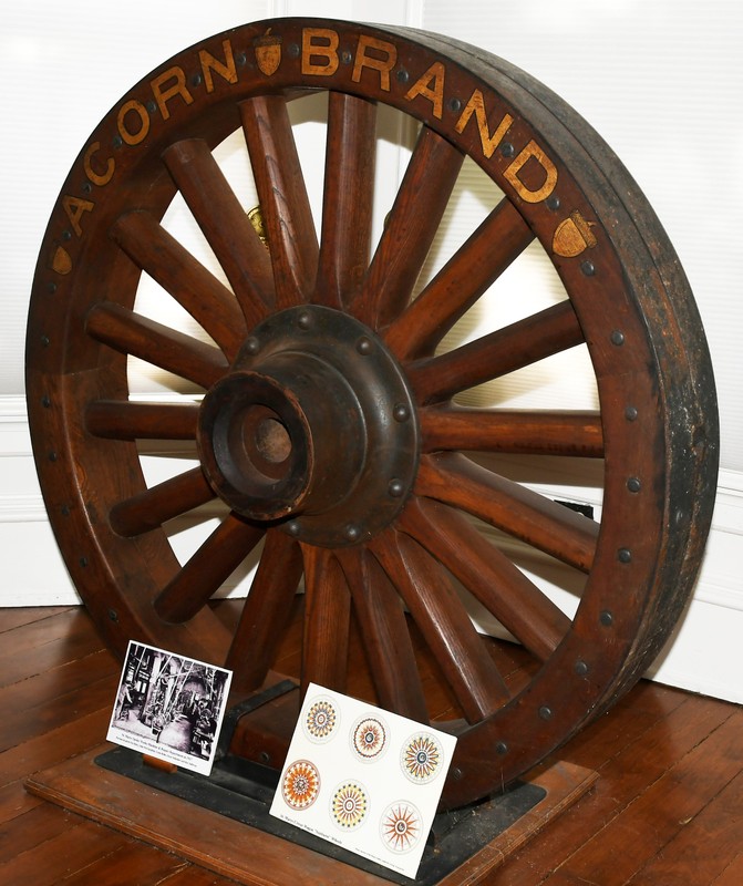 Brown, Wheel, Wood, Automotive tire