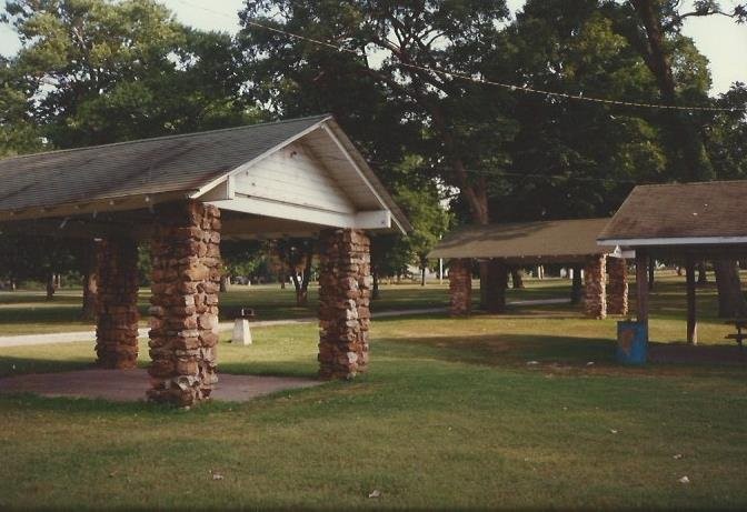 Native rock shelters in Carter Park that were used as early as the late 1910s for auto campers picnicking in the park.