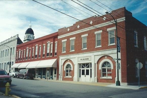 Civil War Museum and Harrington Block located next door. Before the Jasper County Courthouse was built, offices on the second floor of the Harrington Block were used for Jasper County business and a passage way between the two buildings existed.