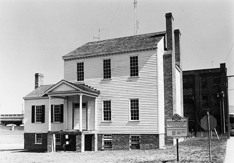 McIlwaine House at its prior location, before move to Market Square in the early 1970s  