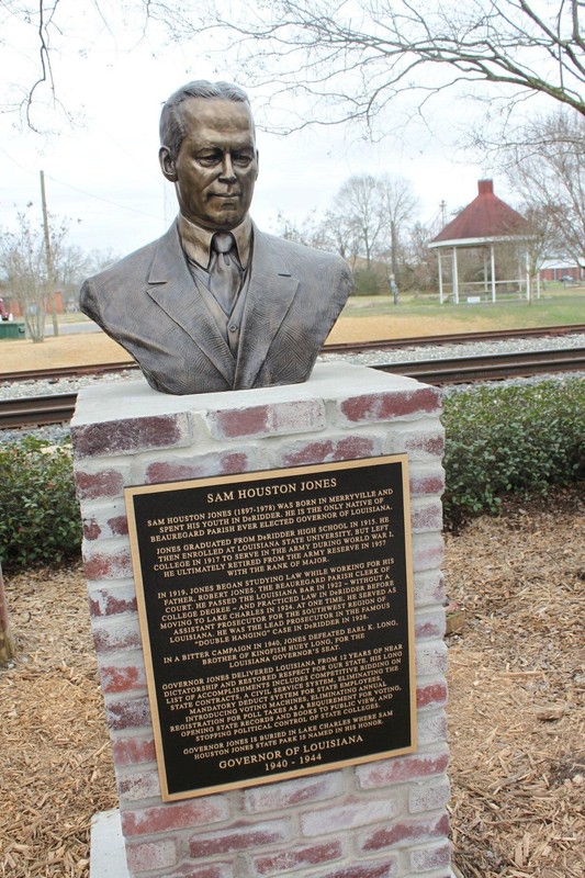 A bust of former Louisiana governor Sam Houston Jones is located in the Beauregard Museum's courtyard. Jones was a Beauregard Parish native.
