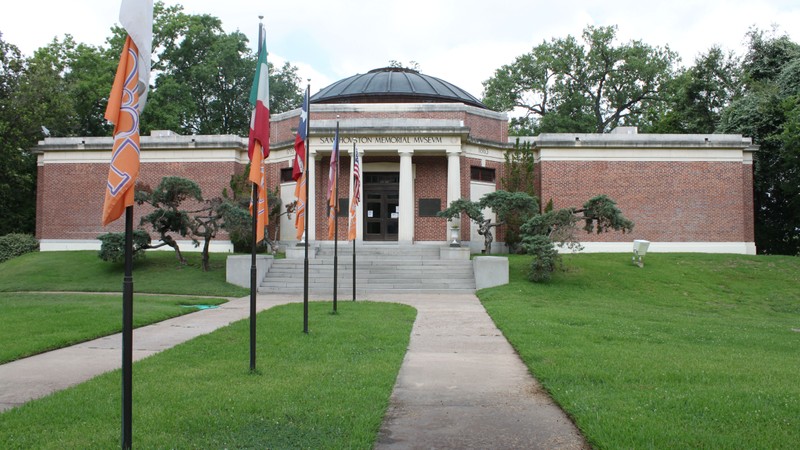 Known as "The Rotunda," the Sam Houston Memorial Museum features exhibits that explore Houston's life and legacy and the history of the region from the Republic of Texas to the Civil War.