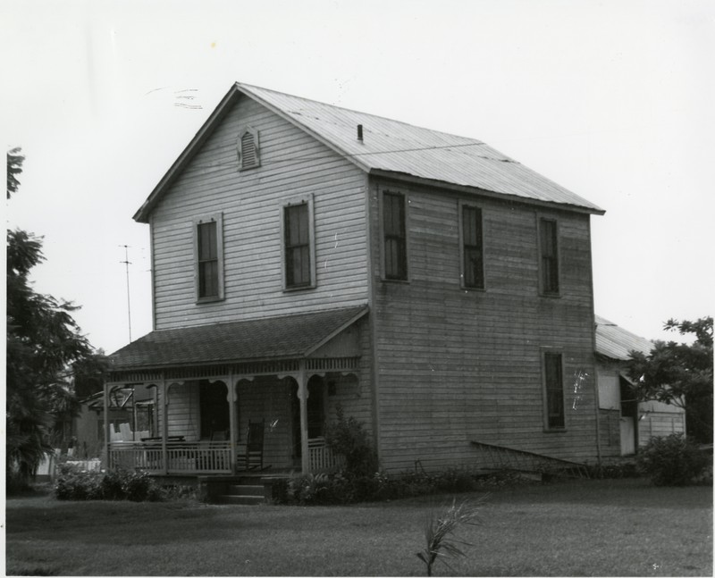 Plant-Sumner House in 1976, before it was moved to Heritage Village. 