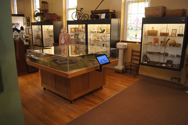 Fort Sinclair model & displays