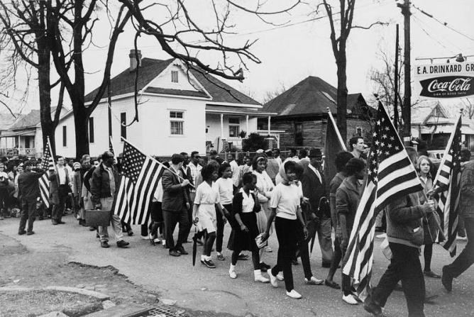 After the distribution of news footage from the first two marches, thousands of people came from all over the country to participate in the third march.