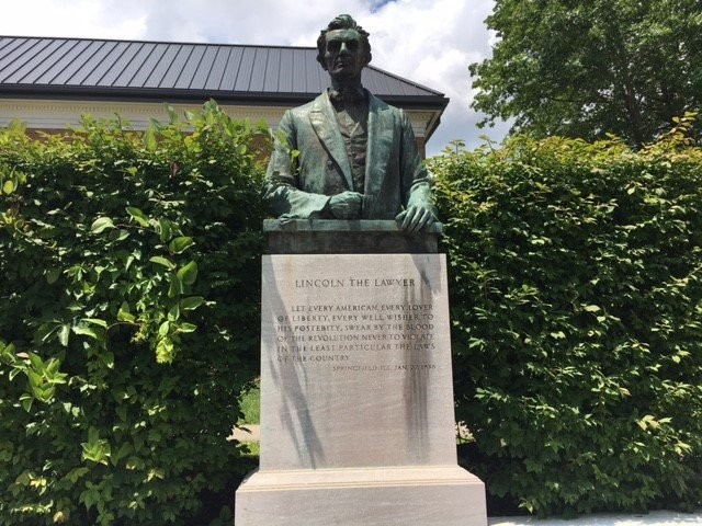 The Lincoln the Lawyer statue as it appears today.