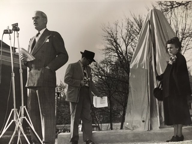 The unveiling ceremony of Lincoln the Lawyer in 1949. 